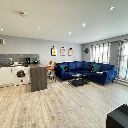 Rnm - Business Professionals Stay, Walsall City Centre, 2 Bedroom With Ensuite And Bathroom, Entire Place, Kitchen & Washroom With Amenities, Smart Tv, Easy Access, Fast Wifi, Parking Nearby, Great Transport Links Bagian luar foto