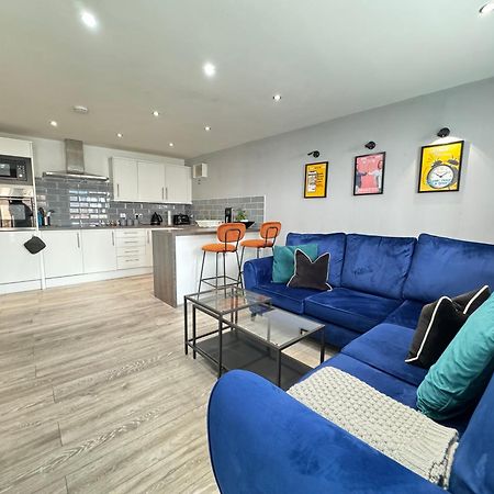 Rnm - Business Professionals Stay, Walsall City Centre, 2 Bedroom With Ensuite And Bathroom, Entire Place, Kitchen & Washroom With Amenities, Smart Tv, Easy Access, Fast Wifi, Parking Nearby, Great Transport Links Bagian luar foto