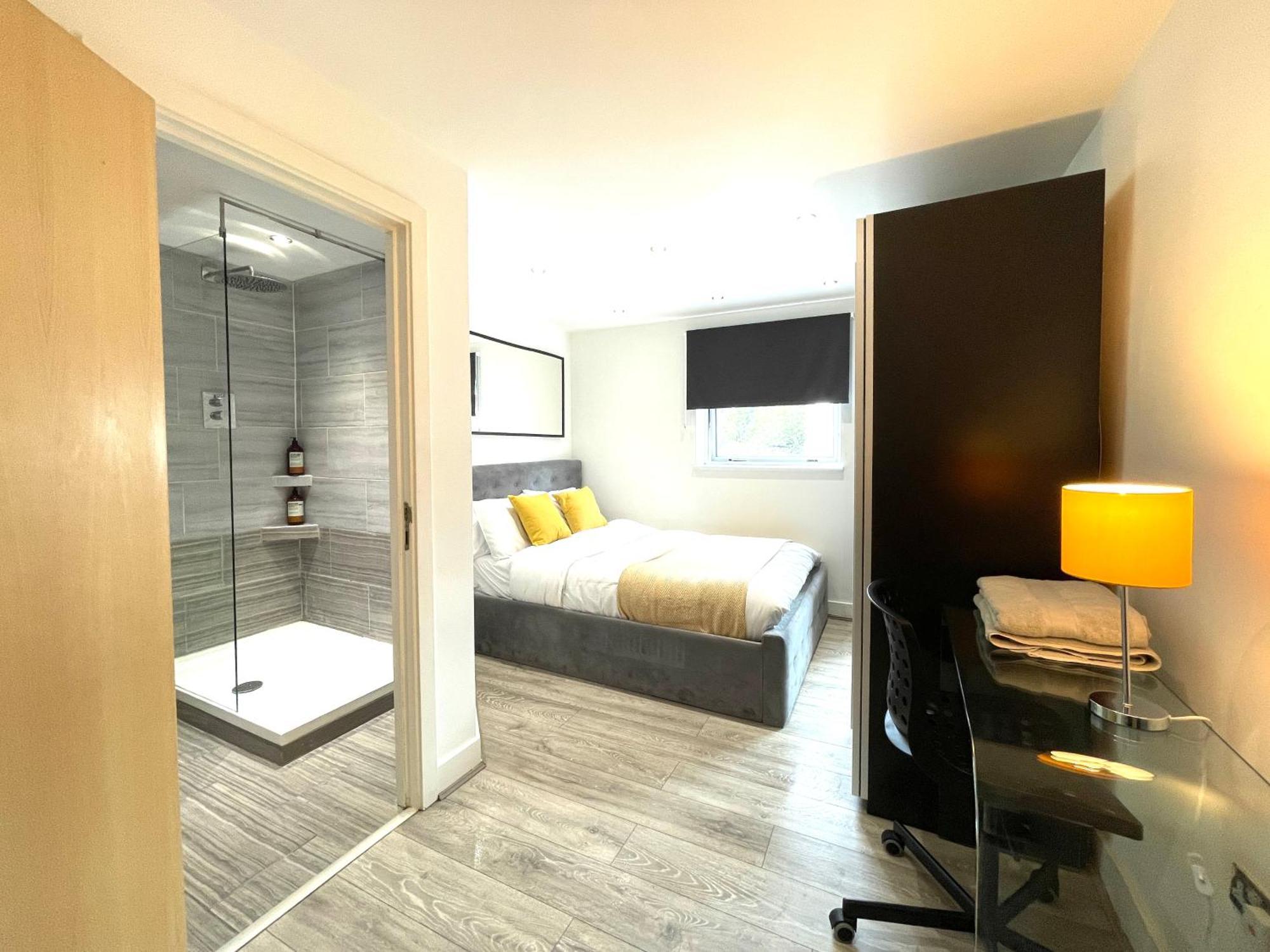 Rnm - Business Professionals Stay, Walsall City Centre, 2 Bedroom With Ensuite And Bathroom, Entire Place, Kitchen & Washroom With Amenities, Smart Tv, Easy Access, Fast Wifi, Parking Nearby, Great Transport Links Bagian luar foto