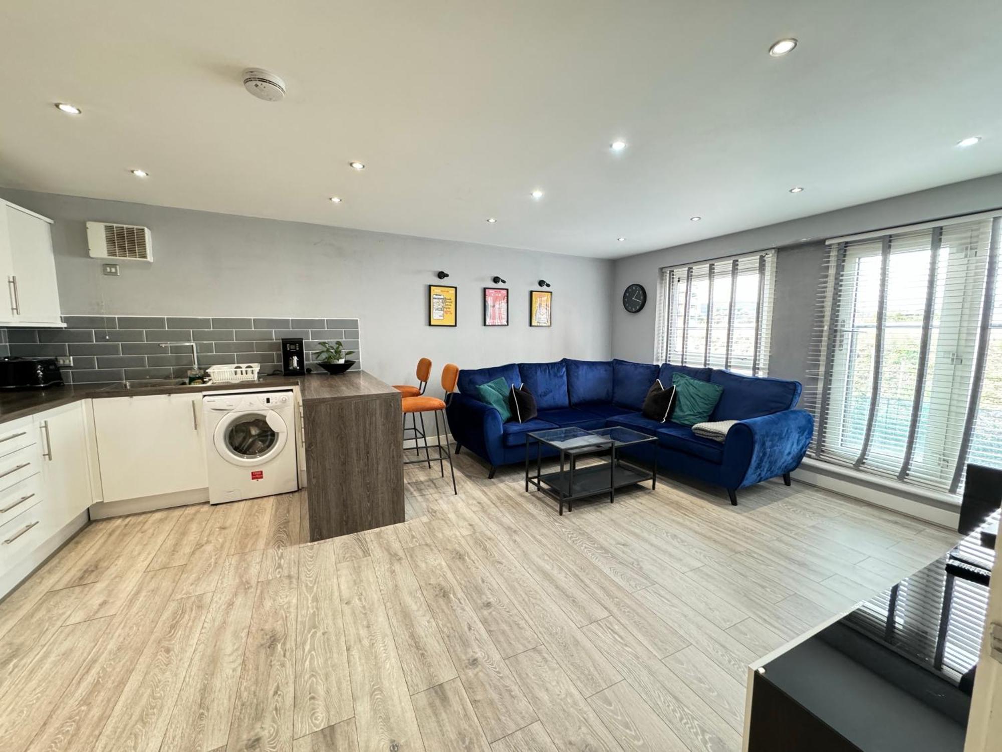 Rnm - Business Professionals Stay, Walsall City Centre, 2 Bedroom With Ensuite And Bathroom, Entire Place, Kitchen & Washroom With Amenities, Smart Tv, Easy Access, Fast Wifi, Parking Nearby, Great Transport Links Bagian luar foto
