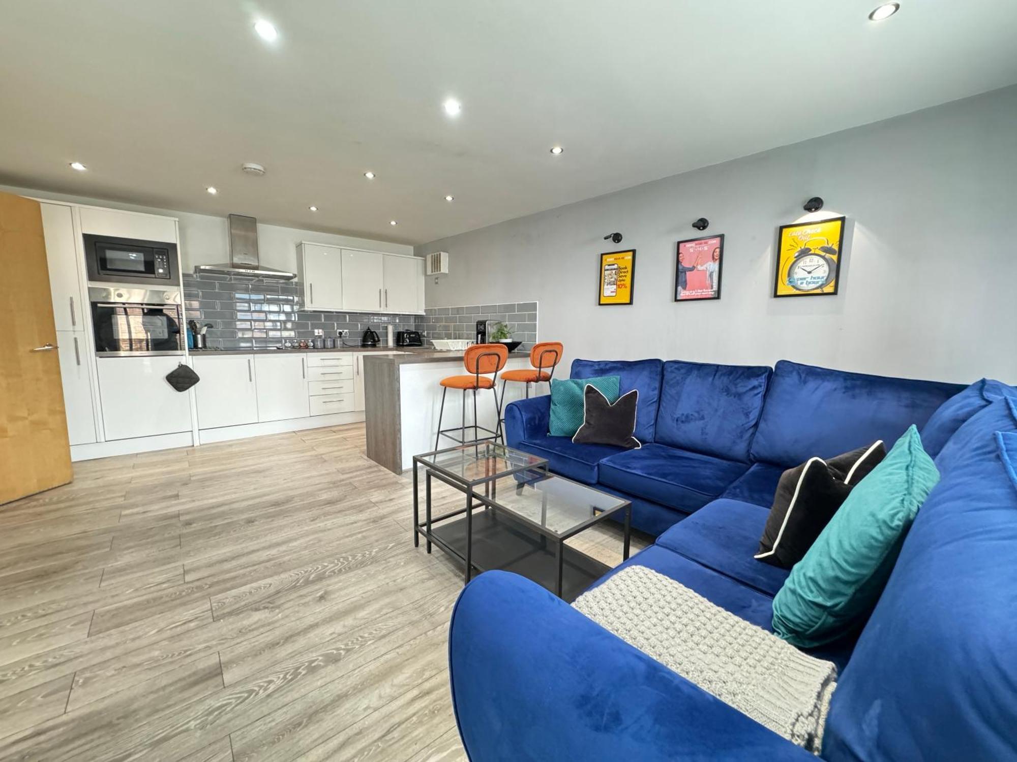Rnm - Business Professionals Stay, Walsall City Centre, 2 Bedroom With Ensuite And Bathroom, Entire Place, Kitchen & Washroom With Amenities, Smart Tv, Easy Access, Fast Wifi, Parking Nearby, Great Transport Links Bagian luar foto